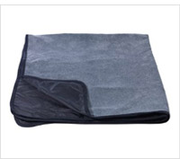 Product review of a waterproof picnic blanket.